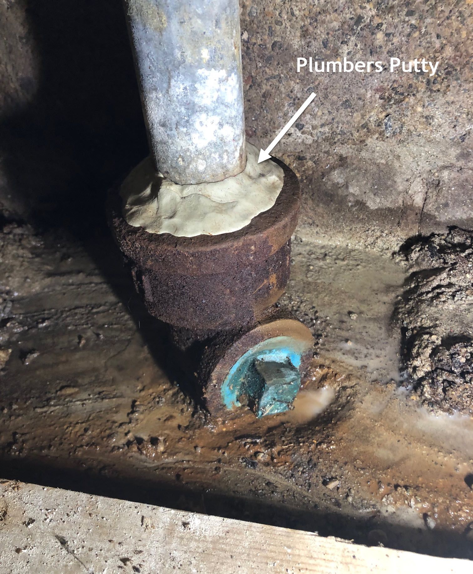 A picture showing the plumber's putty around the upper leak.