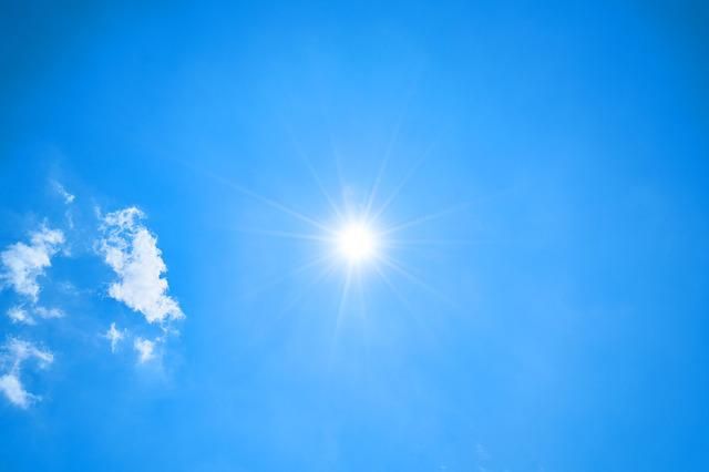 Hot sun in a nearly cloudless sky